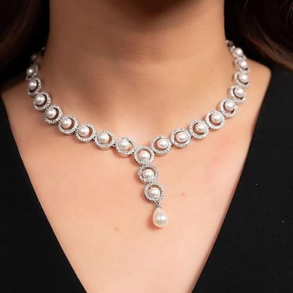 VINNI'S Chandrika Pearl Designed Kundan Necklace with Earring Pair Set for Women