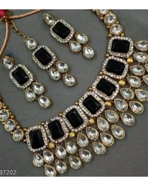 Raashi Fashions Black Necklace Set
