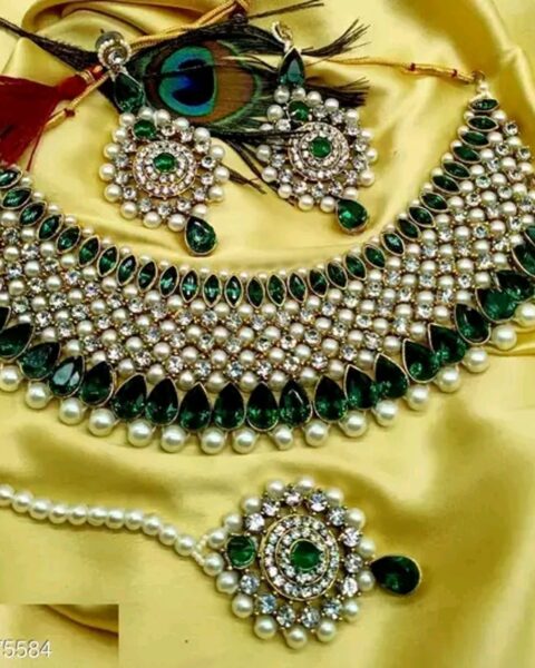 Raashifashions Green Necklace Set